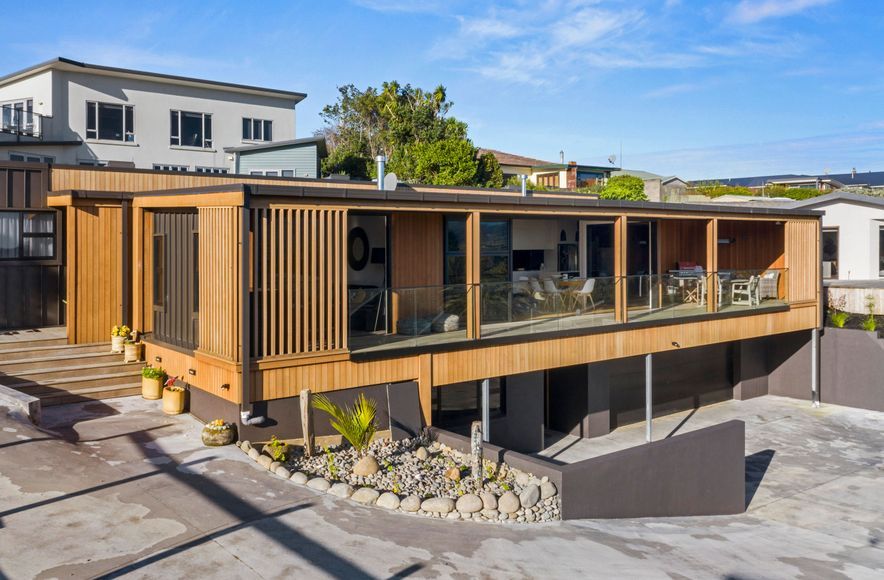 Raglan House