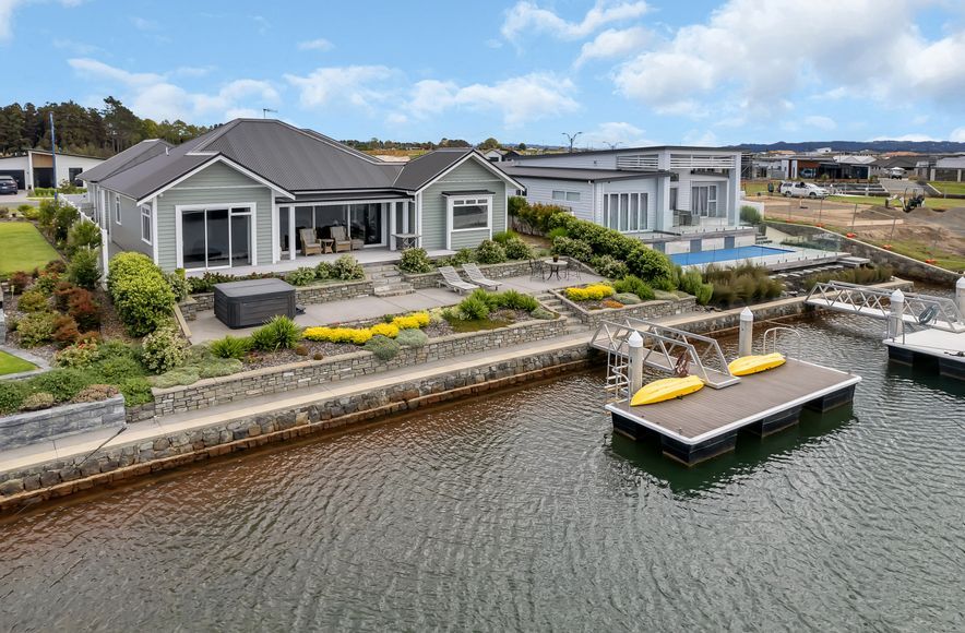 Marsden Cove- Northland- Waterfront / Luxury / Beach House / Outdoor Living / New Build  by Cogan Custom Homes