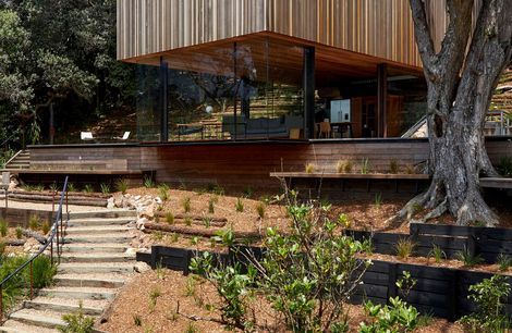 Mawhitipana House