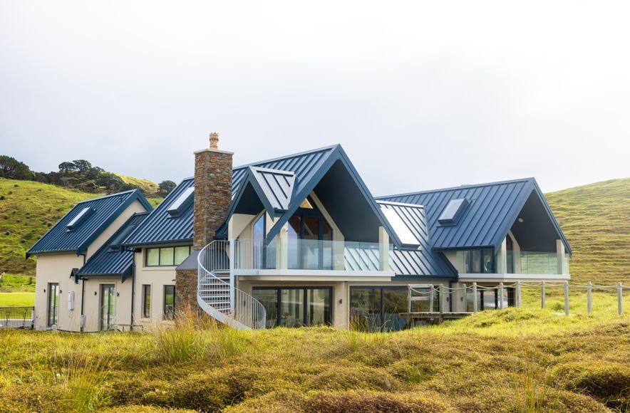 Opito Bay Beach House - Eurostyle Spanlok Roofing - Copper Details - ColorCote