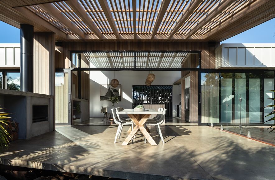 Manly House: A mid-century-style bach with seamless indoor-outdoor flow