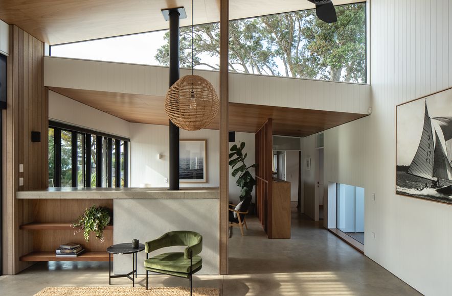 Manly House: A mid-century-style bach with seamless indoor-outdoor flow