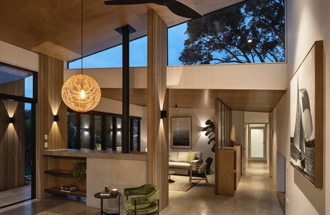 Manly House: A mid-century-style bach with seamless indoor-outdoor flow