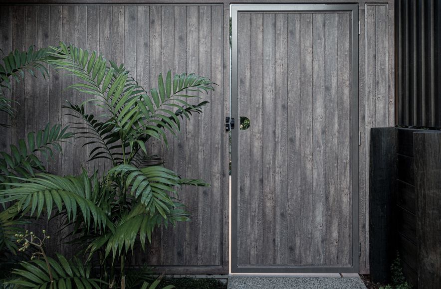 Castor Bay - Woodgrained Aluminum Louvres, Gates & Fencing