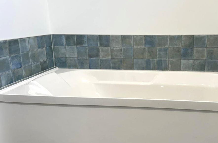 Damn Good Tiling - Bathtub Top Wall