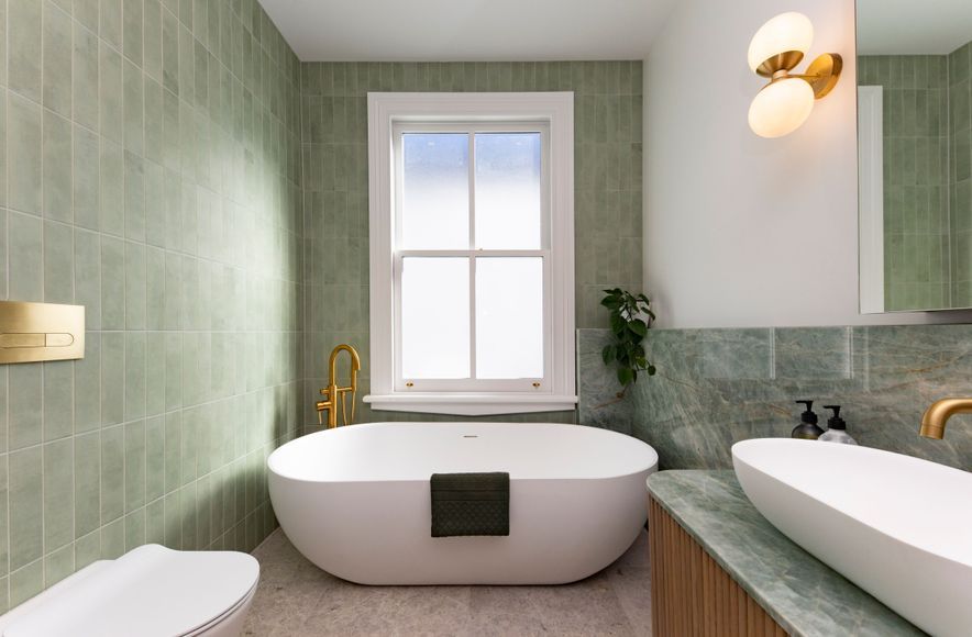Sussex St : Main Bathroom