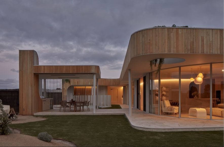 La Casa Curvilinear - A Minimalist Take On Mediterranean Design