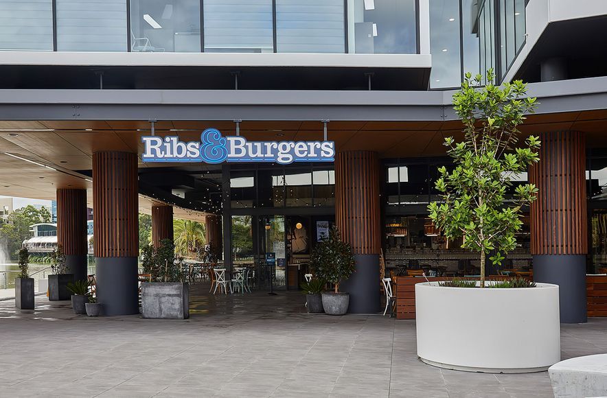 Ribs & Burgers, Bella Vista