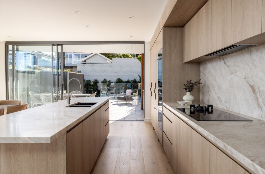 Clovelly House – ‘Oak Beach’
