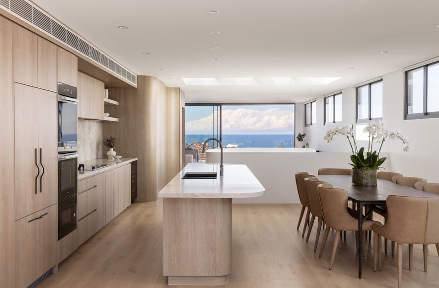 Clovelly House – ‘Oak Beach’