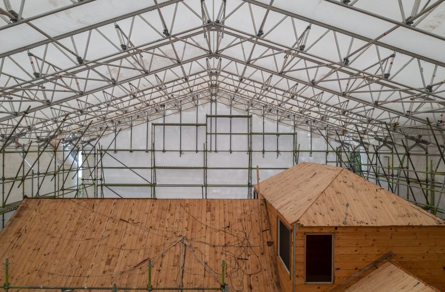 "It's A Wrap"                                Shrink-Wrap & Layher Keder (PVC Sheet Tarpaulin) Roof System