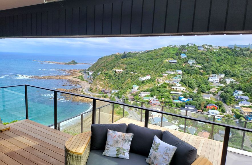 A UNEX glass balustrade for this Wellington residence