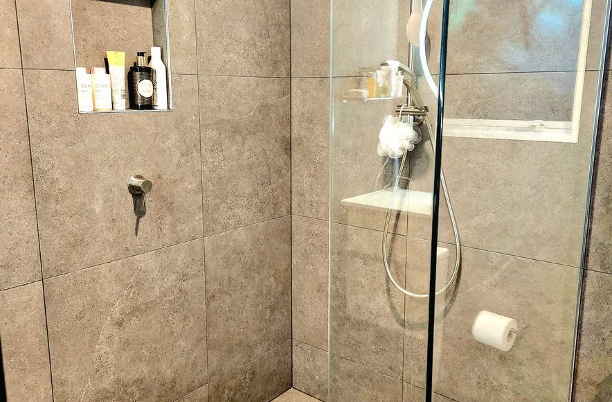 A Contemporary & Deluxe Bathroom for Catherine