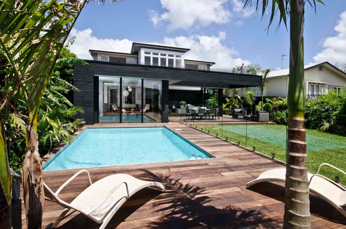 City Fringe Resort
