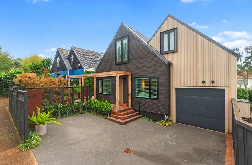 Modern Healthy Home with Gold Award winning Architectural Flare