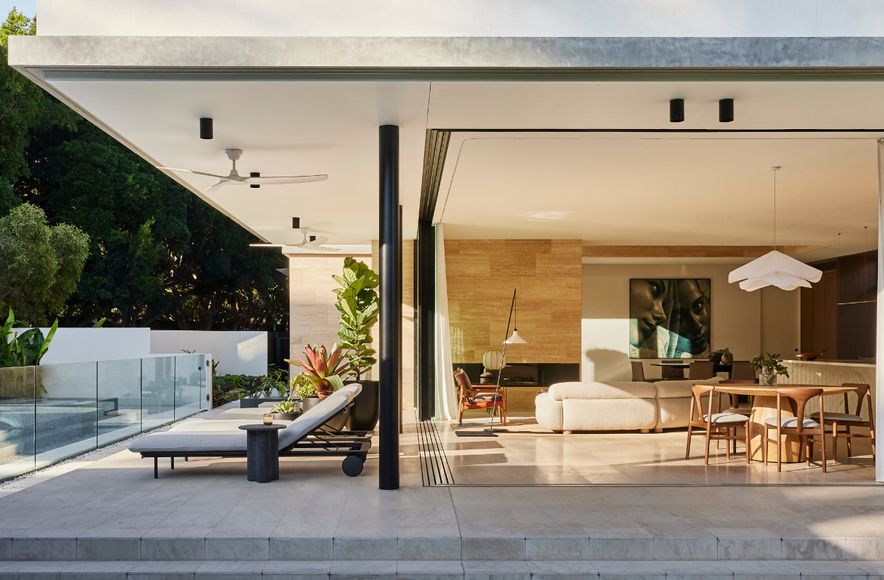 Clontarf House: A Coastal Sanctuary of Design and Functionality