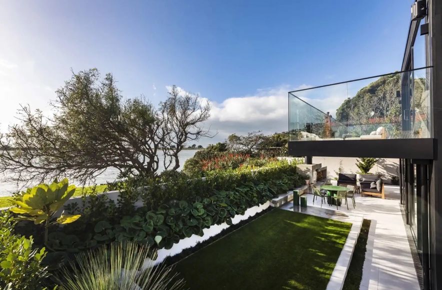Beachville, Redcliffs