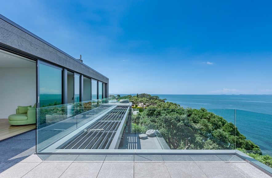 Castor Bay Home, Auckland