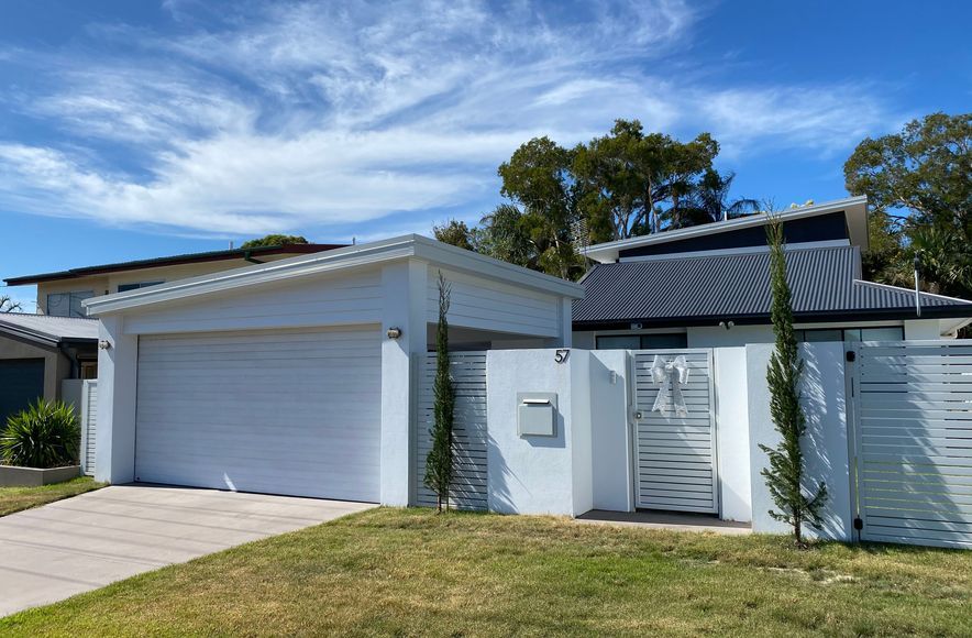 Modern Transformation to 60s Brick & Tile House