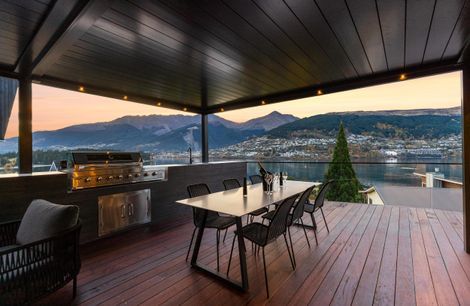 Year-Round Outdoor Spaces and Viewing Pleasure
