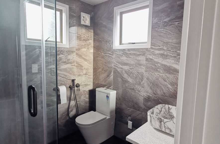 Sleek And Stylish: A Modern Ensuite Renovation