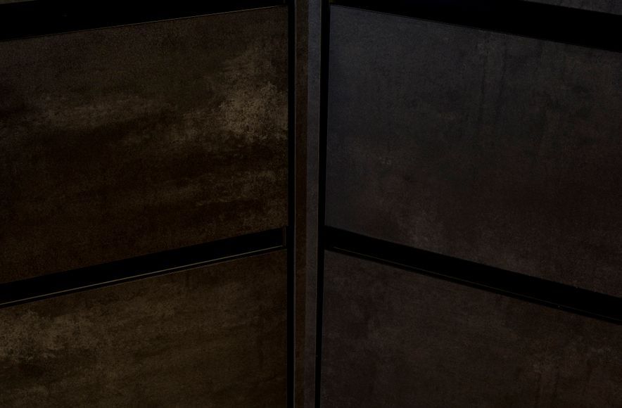 Working with Curves - 80's Renovation with Black Concrete Reproduction