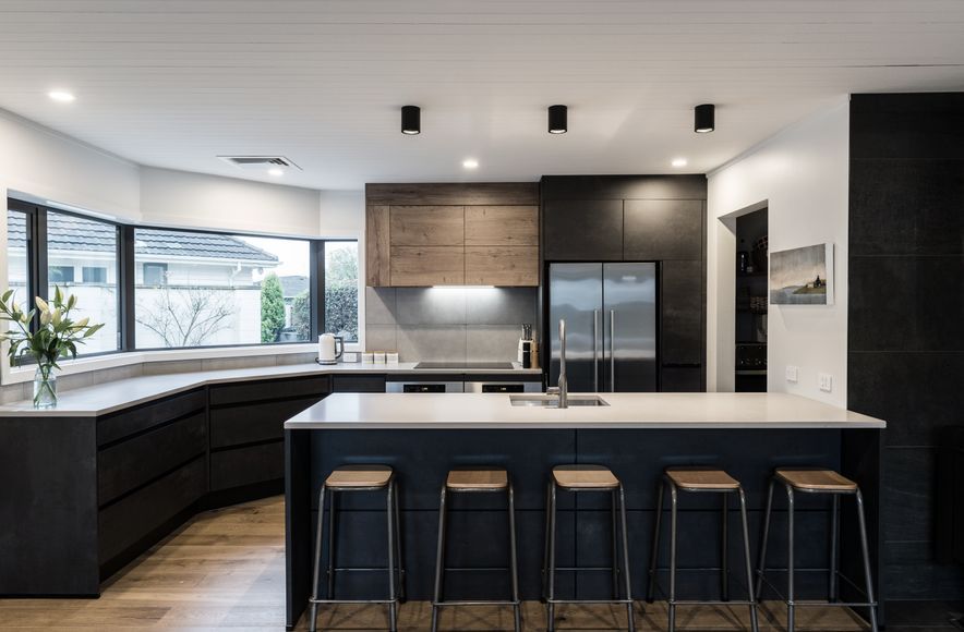 Working with Curves - 80's Renovation with Black Concrete Reproduction