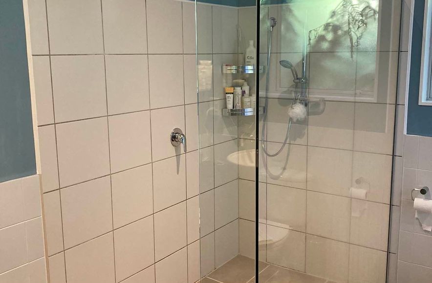 A Contemporary & Deluxe Bathroom for Catherine