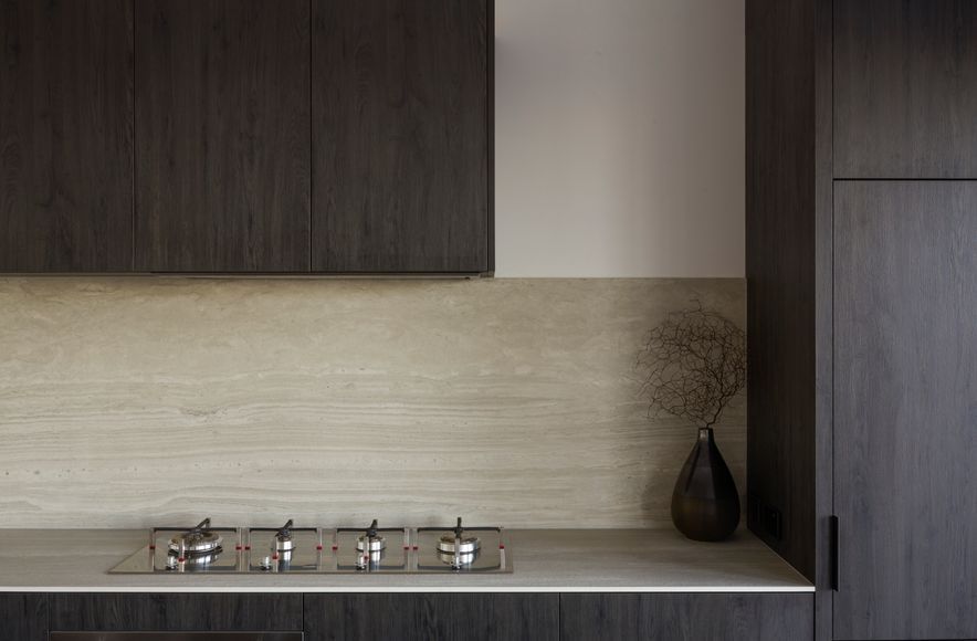 Yoke Architecture, Neolith Strata Argentum Kitchen