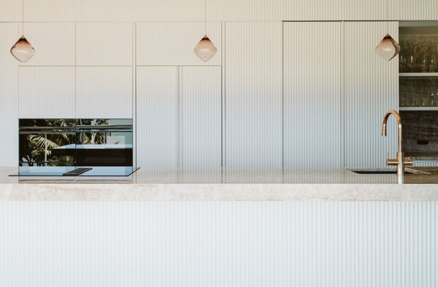 The Serenity of Sensa Refreshes A Waterfront Home