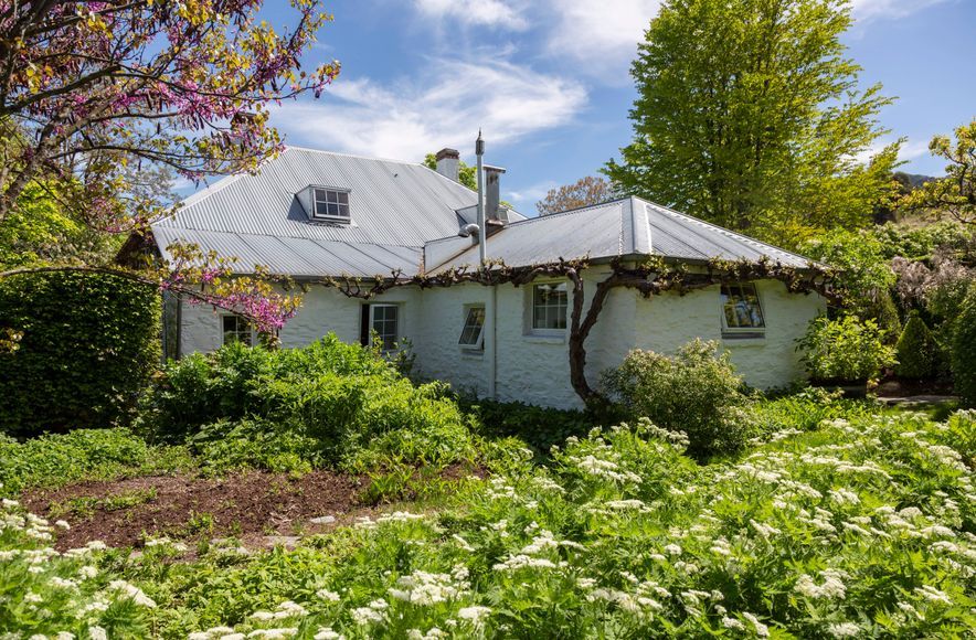 Arrowtown-Lake Hayes Road Home | Historic House