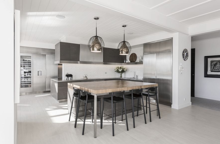 Two-toned Veneer Kitchen