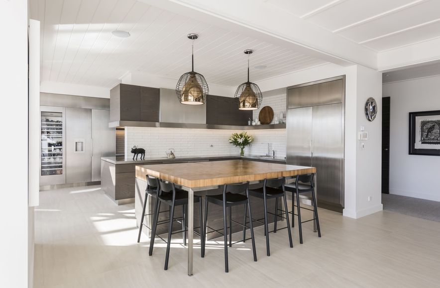Two-toned Veneer Kitchen