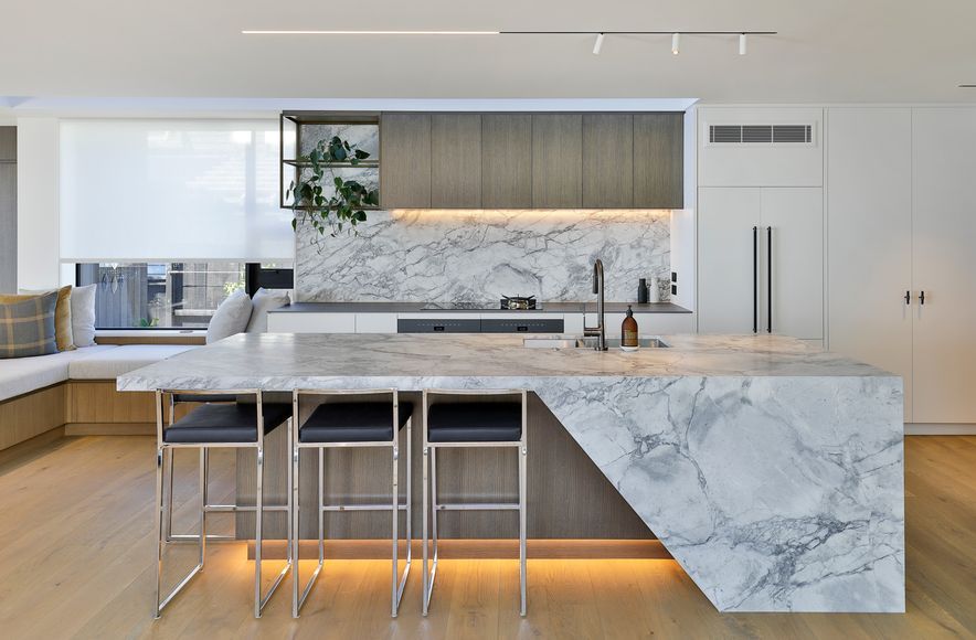 Veneer anchors sculptural space