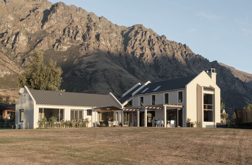Oraka Lakeside Estate | Glen Cayless Builder