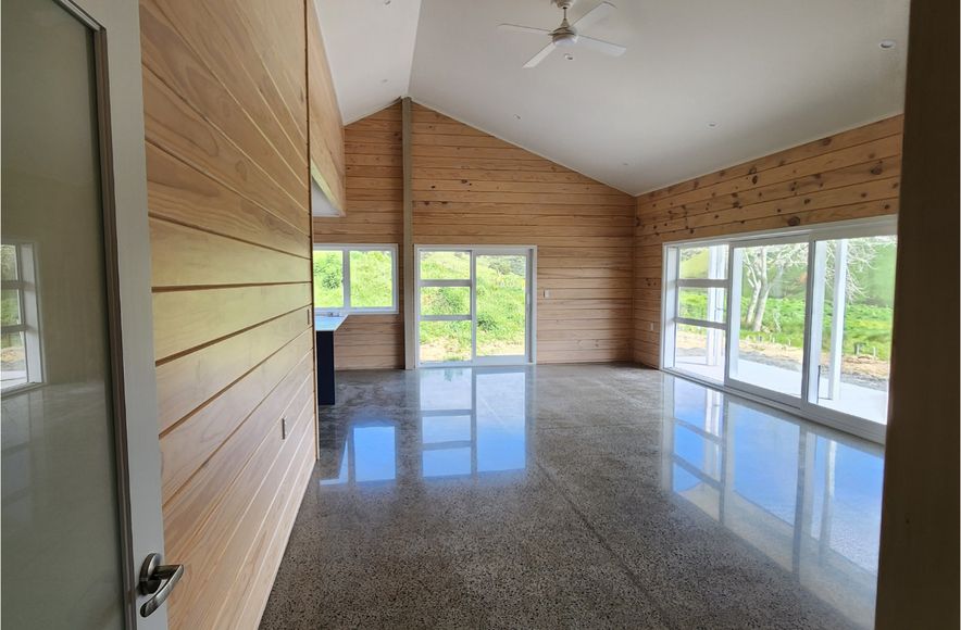Off-Grid Retreat - 4 bed, 2 bath, 180sqm