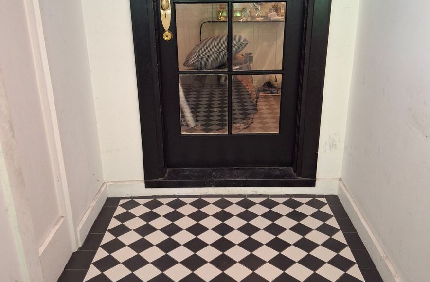 Colonial style tiled porch