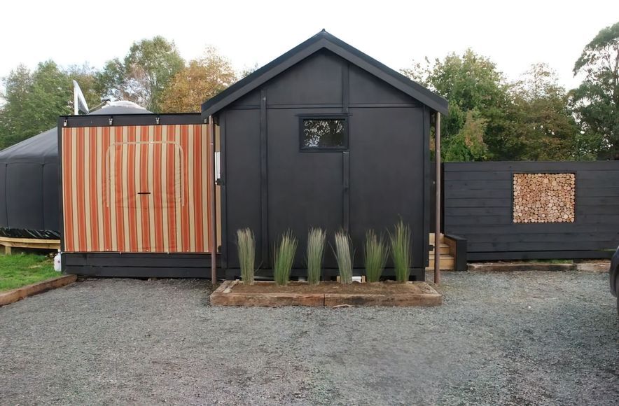 The Round Tent, Raglan
