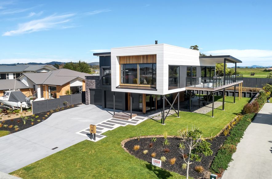 Marsden Cove- Northland- Luxury / Beach House / Outdoor Living / New Build  by Cogan Custom Homes