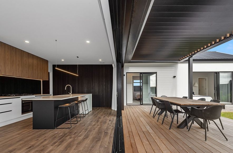 Indoor-Outdoor flow.