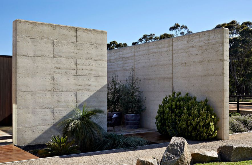 TK House, Tuerong