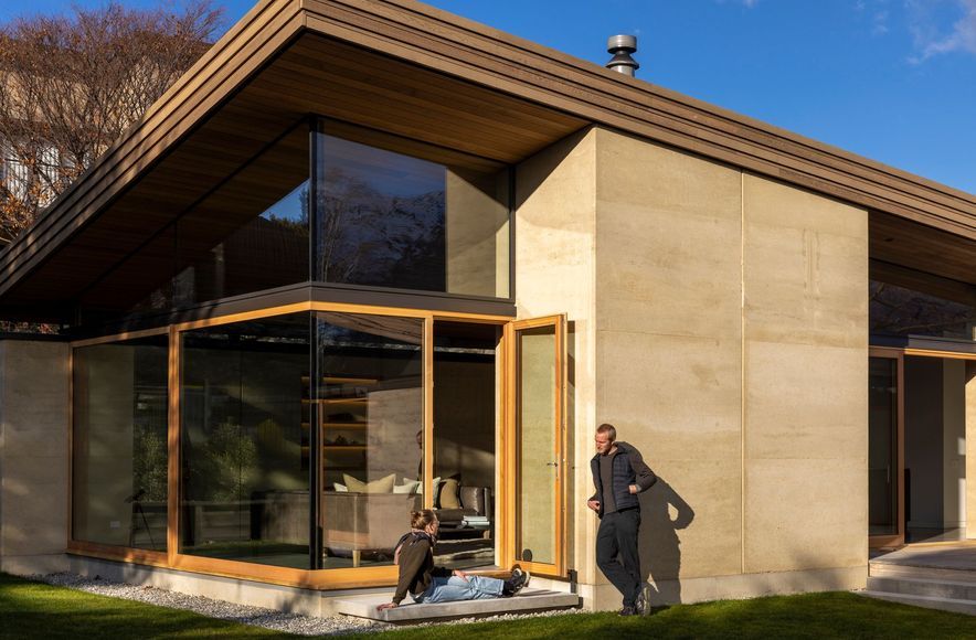 Winding Roof House