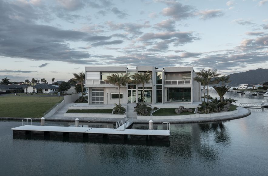 Marsden Cove Residence: a contemporary concrete residence