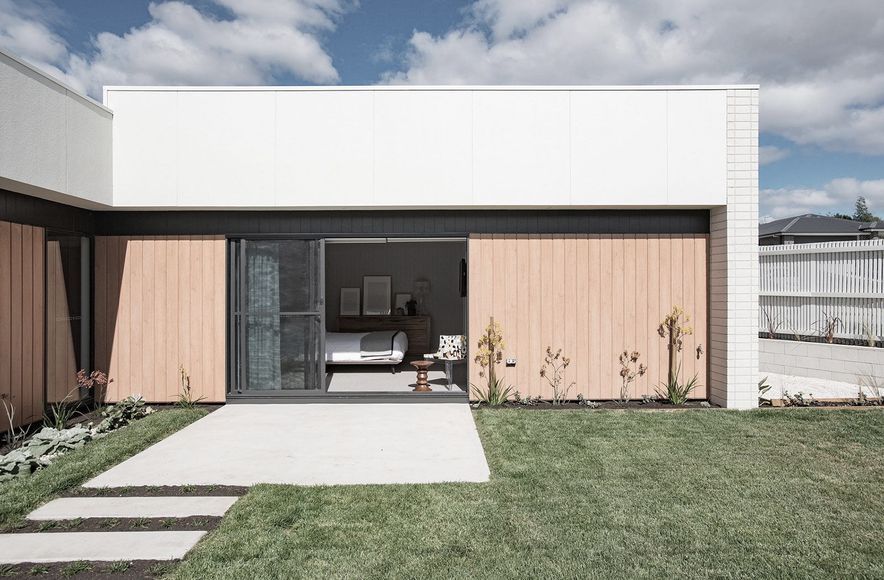 41 Lakeside Drive