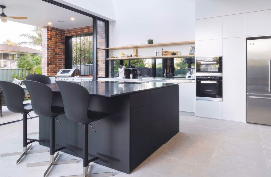 Wamberal | Seaside Joinery Kitchen in Fenix NTM
