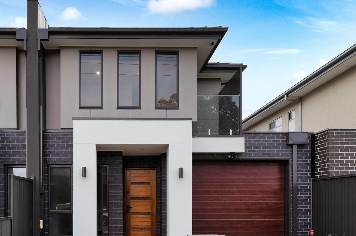 Robertsons Road, Taylors Lakes
