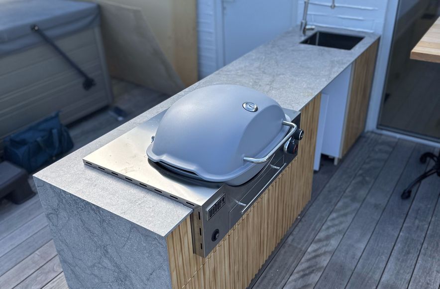 Custom Outdoor Kitchen(BBQ)