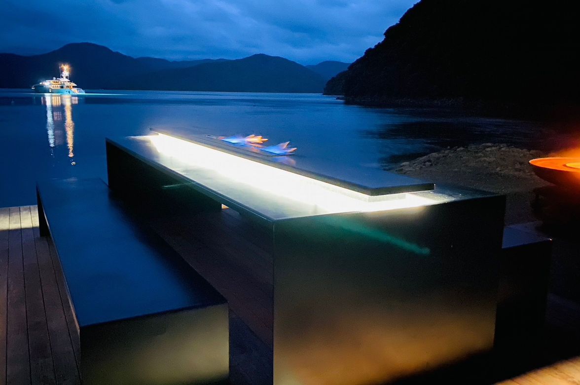Floating Table