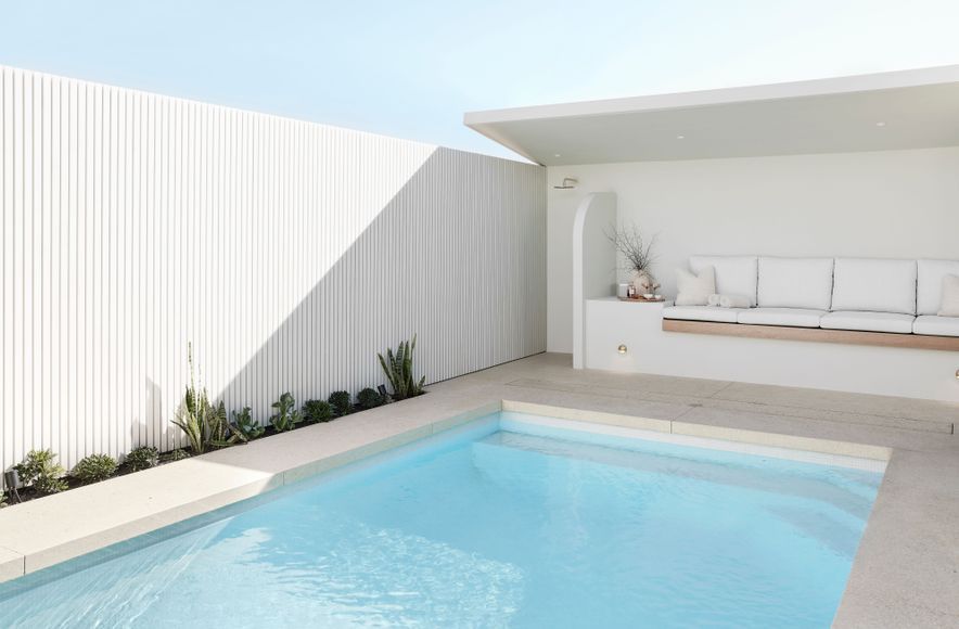 DecoBatten Completes the Look of Alisa & Lysandra’s façade