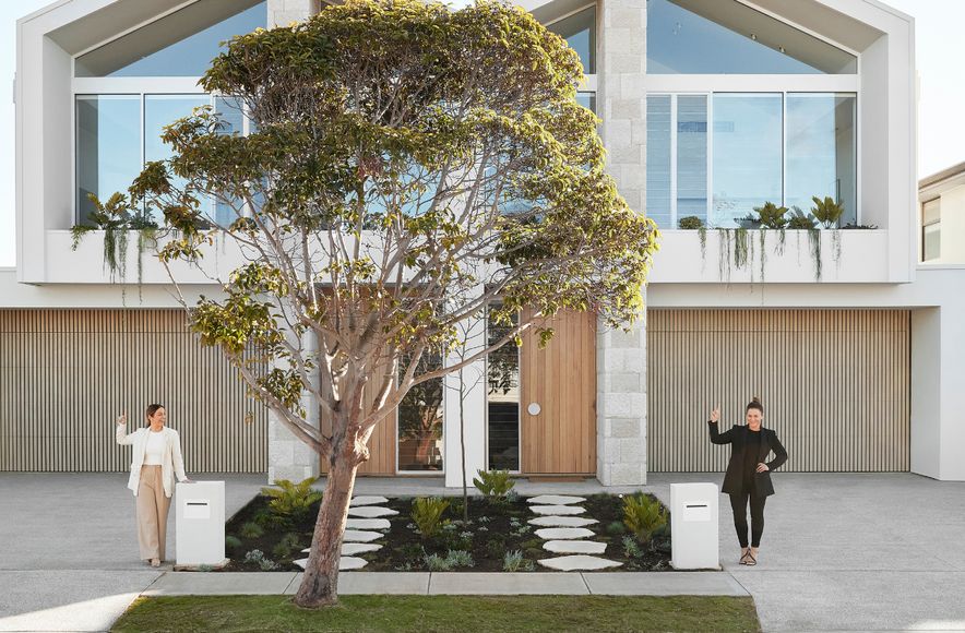 DecoBatten Completes the Look of Alisa & Lysandra’s façade